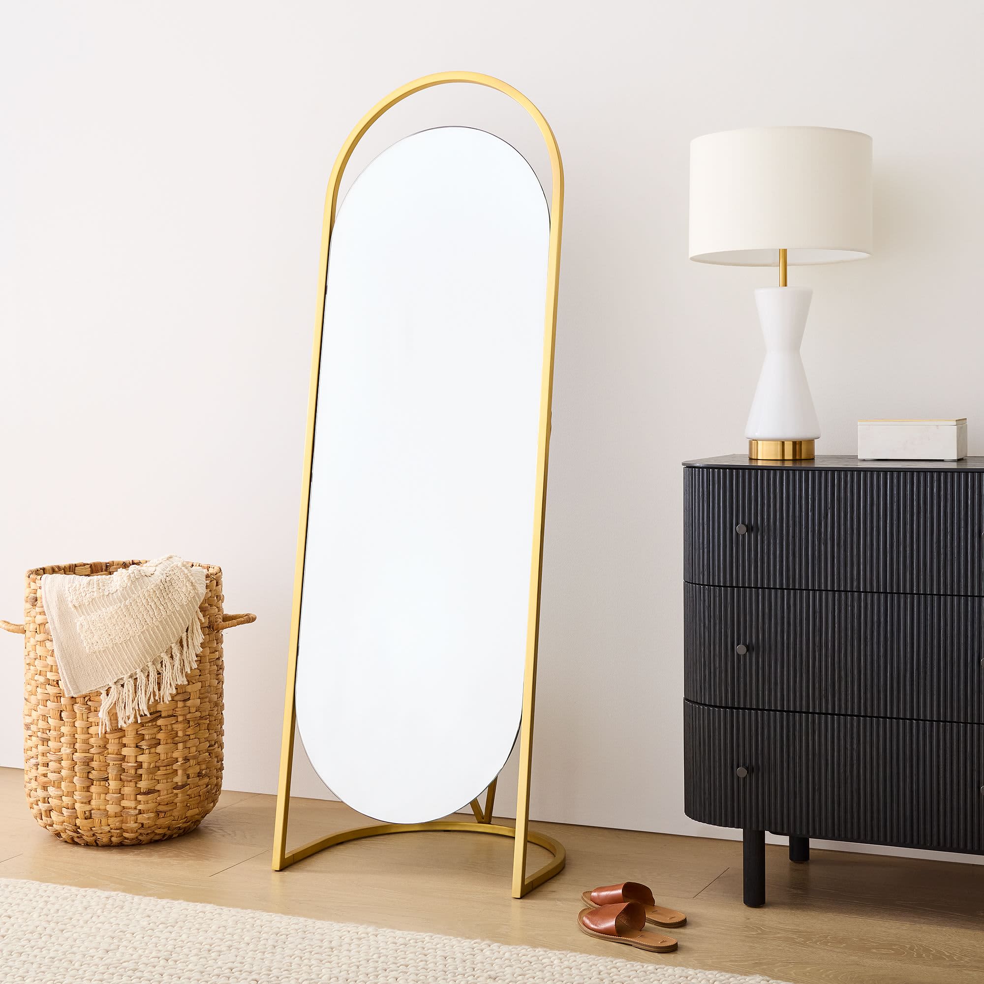 Elevate Your Home Decor with the Elegance of West Elm Mirrors插图3